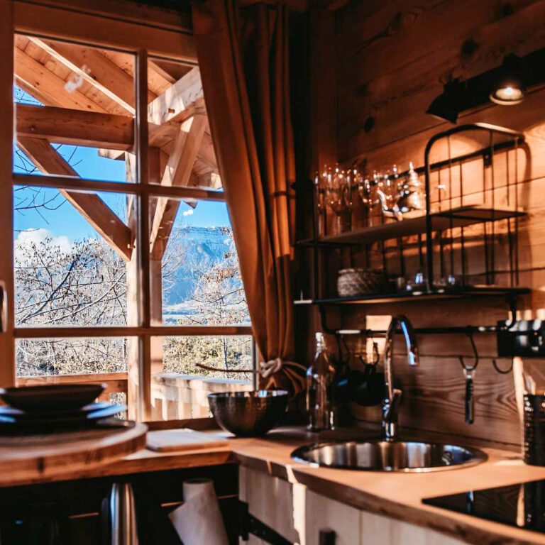 Vue depuis la cuisine aux cabanes du Dauphiné à Gap