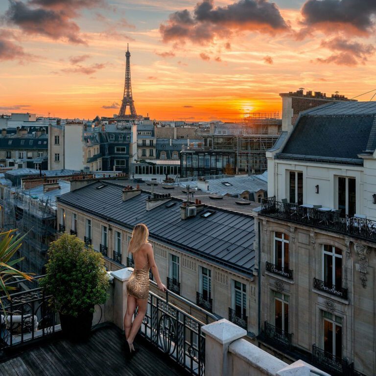 Vue sur la Tour Eiffel à l'Hôtel Marignan Champs-Élysées à Paris