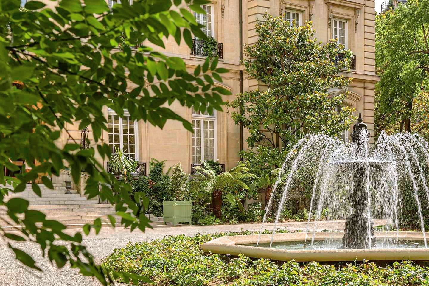 Fontaine au Saint James Paris