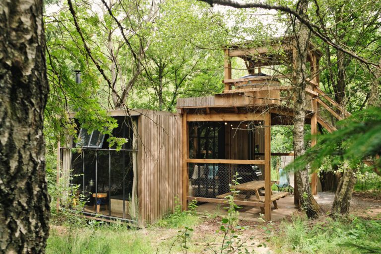 Cabane dans la forêt aux cabanes Nutchel dans les Ardennes