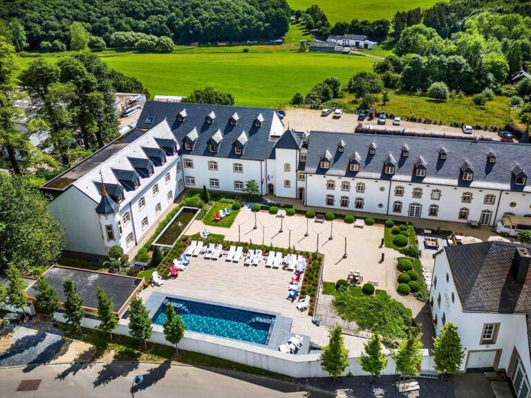 Vue du ciel du Château d'Urspelt à Luxembourg