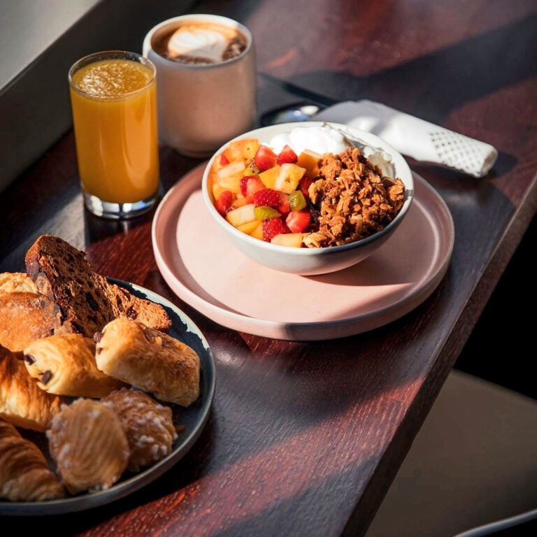 Petit déjeuner à l'Hôtel Paradiso à Paris