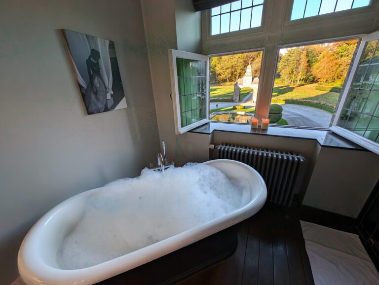 Baignoire sur pieds au Manoir des Lébioles près de Spa