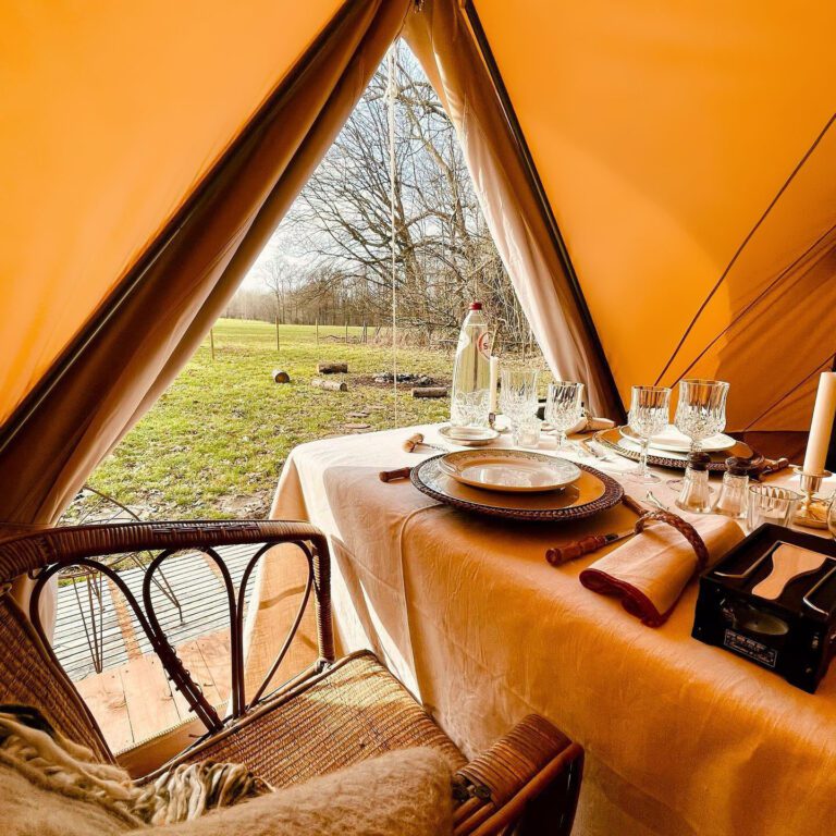 Dîner sous la tente à Latibule à Namur en Belgique