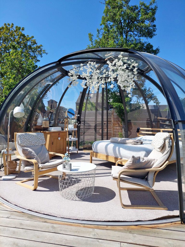 Intérieur de la bulle Au clair de ma Bulle près de Marche en Famenne