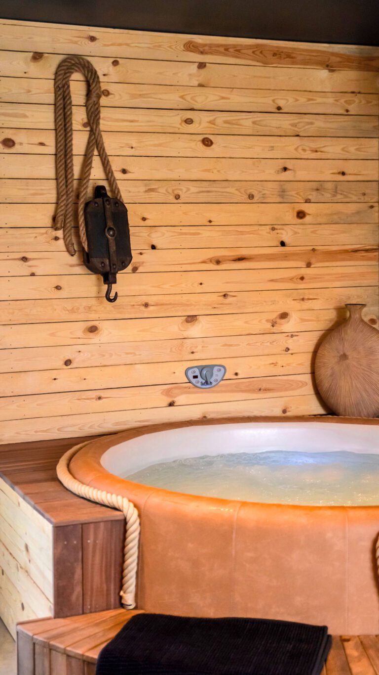 l antre d eux cover jacuzzi