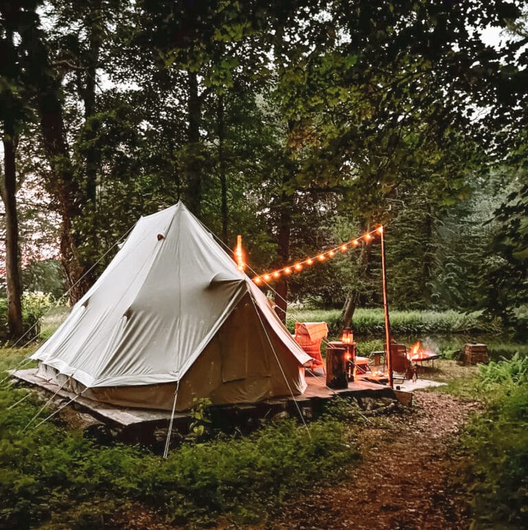 Extérieur de la tente de Lakhota Glamping