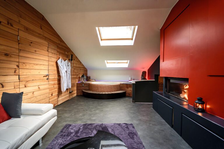 Espace salon jacuzzi au Lov't à Namur