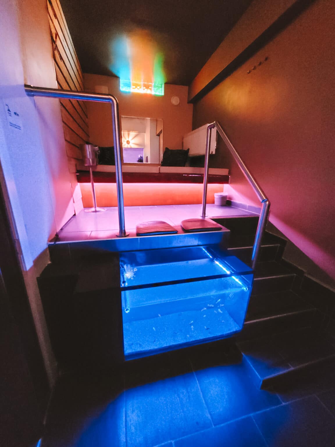 Espace fish pédicure du Spa & Lounge 383