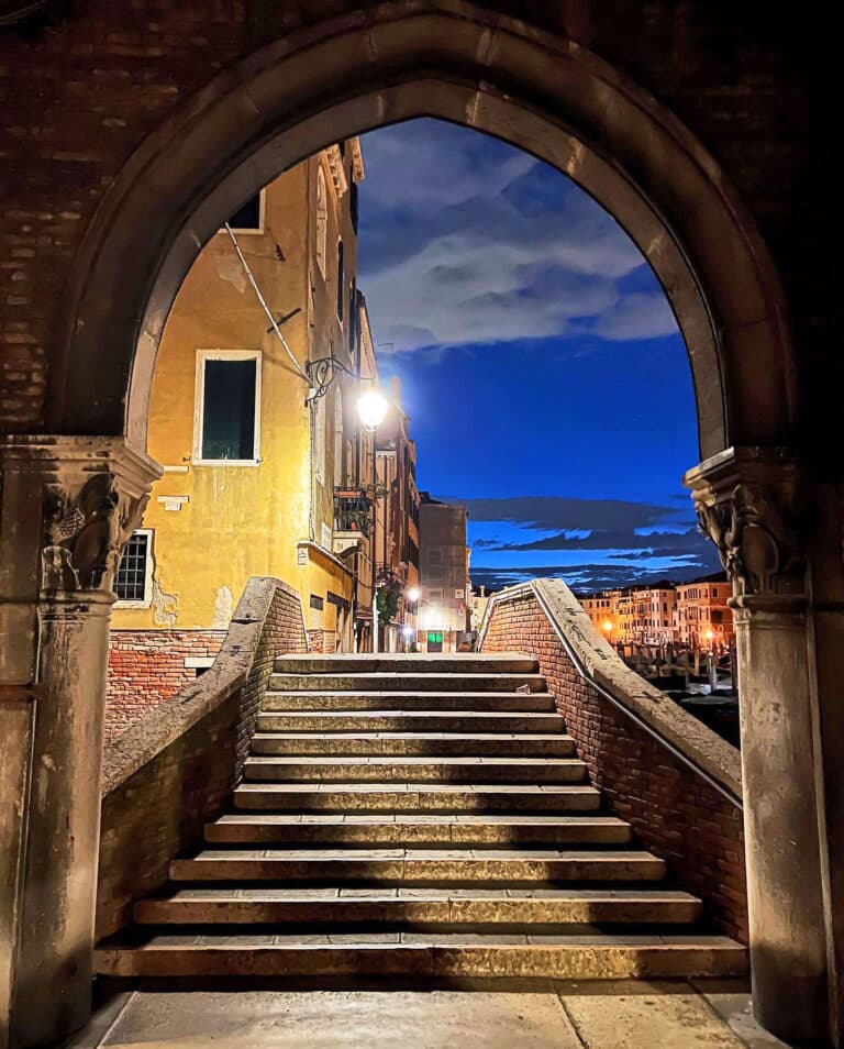 Passage de nuit à Aqua Apartments à Venise