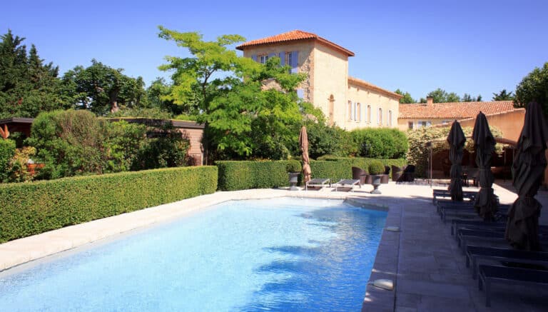 Piscine du Domaine des Carmes & Spa près d'Avignon