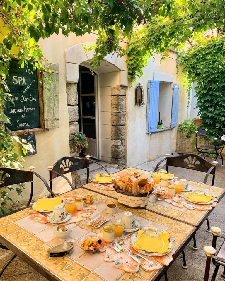 Petit déjeuner au Domaine des Carmes & Spa près d'Avignon