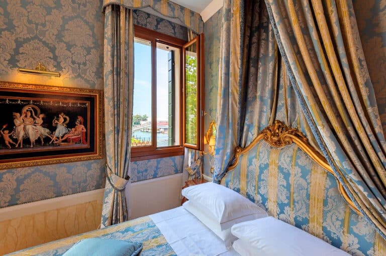 Chambre bleu à l'Hotel Canal Grande à Venise en Italie