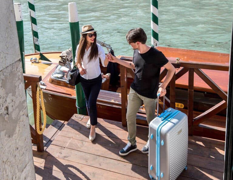 Couple à l'Hotel Canal Grande à Venise en Italie