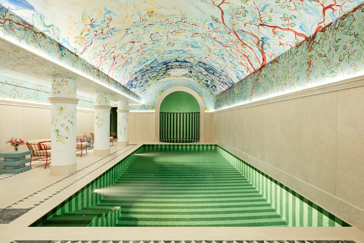 Piscine à l'Hôtel Le Grand Mazarin à Paris