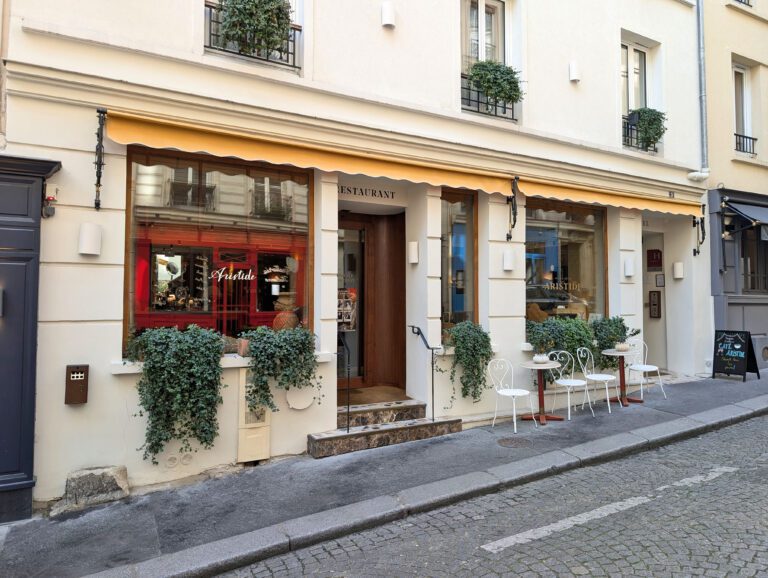 Façade de l'hôtel Monsieur Aristide à Paris
