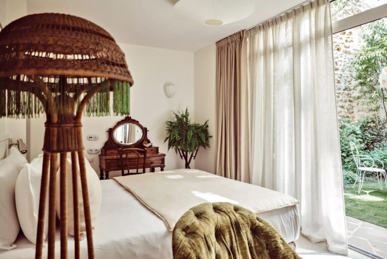 Chambre avec terrasse à l'Hôtel Monsieur Aristide à Paris