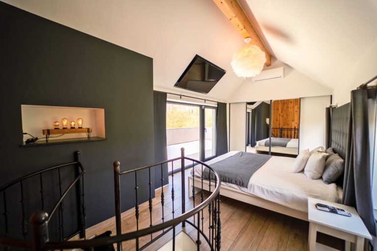 Chambre et escaliers au Fermage près de Namur