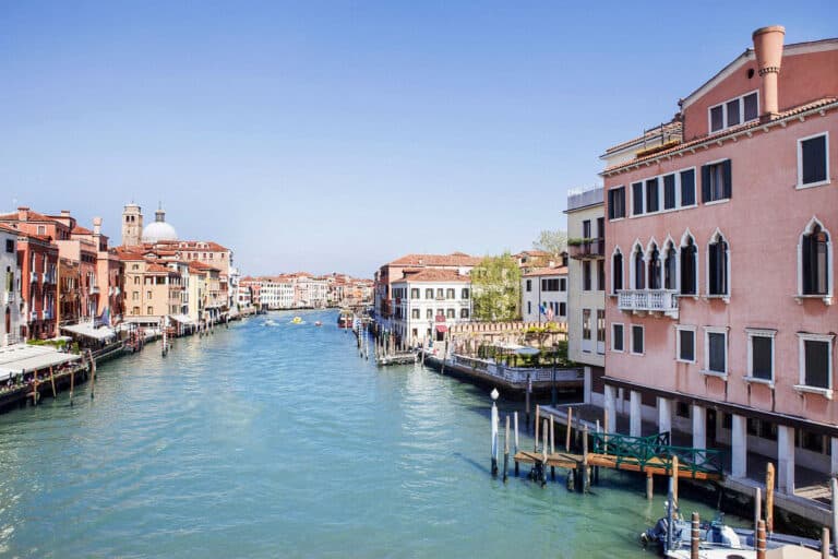 Canaux près du Palazzetto Foscari à Venise