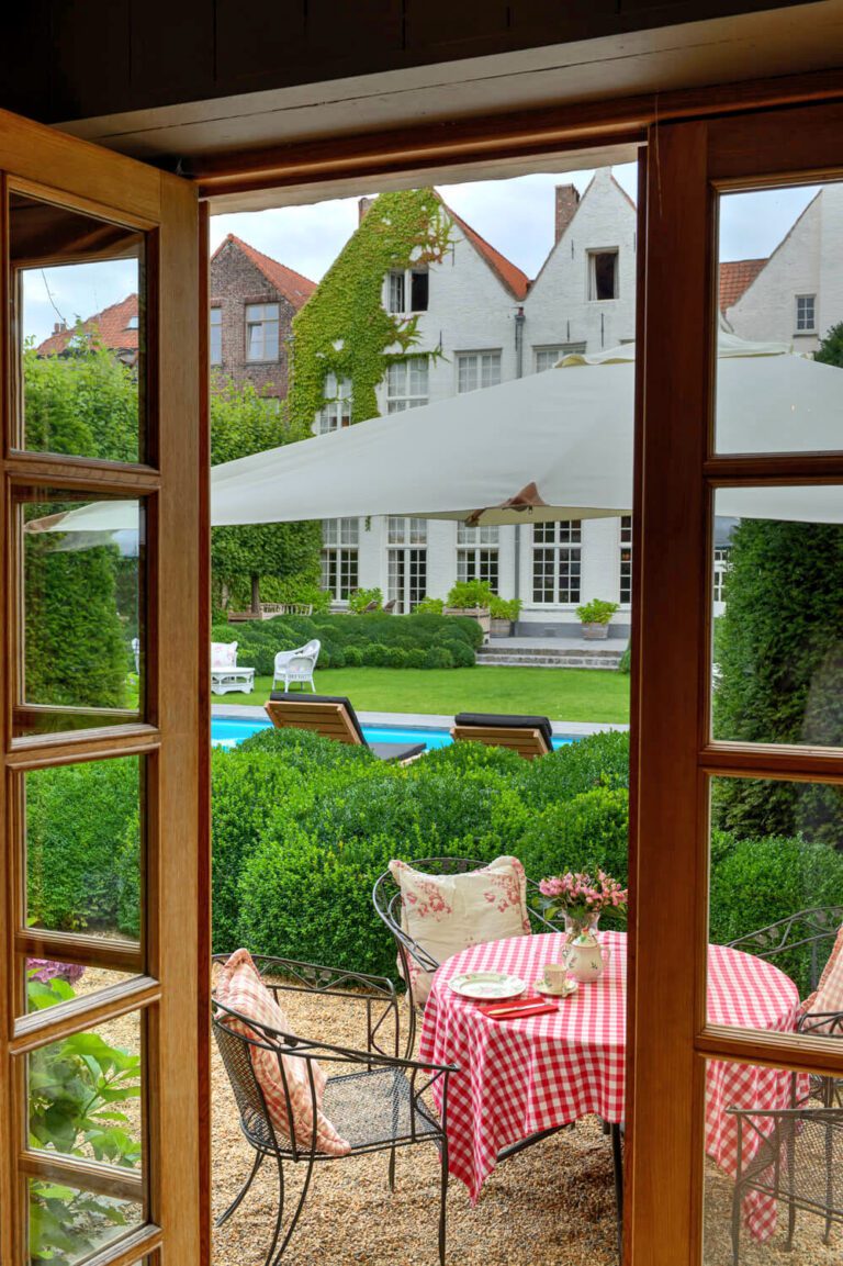 Vue sur la piscine à The Secret Garden à Bruges