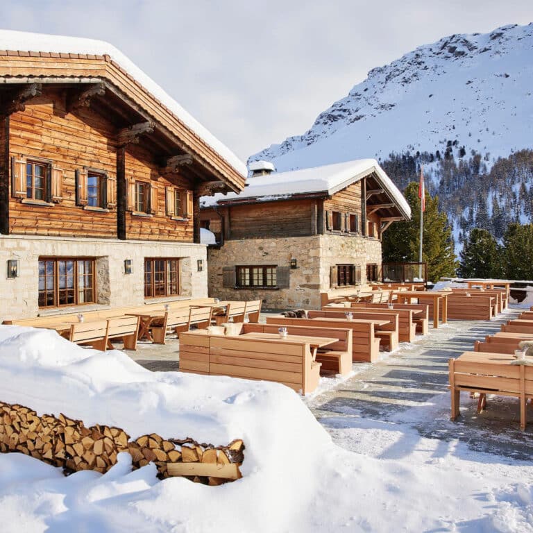 Berghuus Radons sous la neige en Suisse