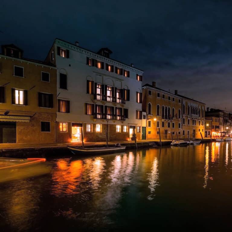 Ca' Bonfadini de nuit à Venise