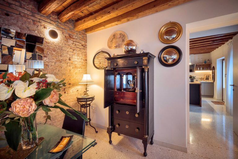 Commode au Cinqueteste Luxury Home à Venise