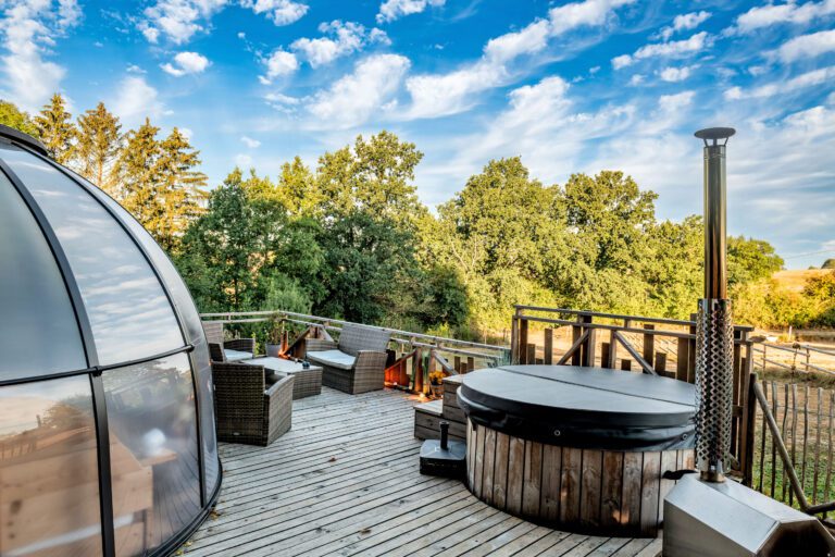 Terrasse Hébergements Divins à Neufchâteau