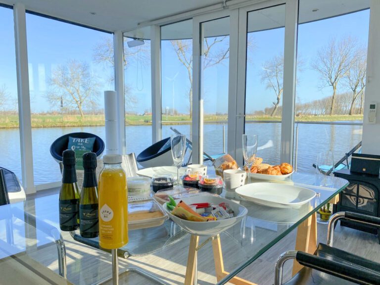Petit déjeuner au Homeboat près de Nieuport