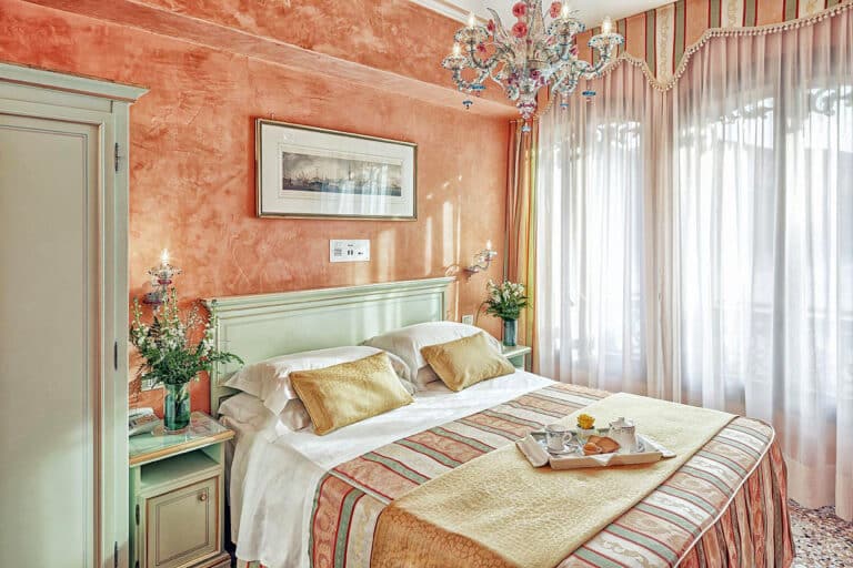 Chambre à l'Hotel Firenze à Venise