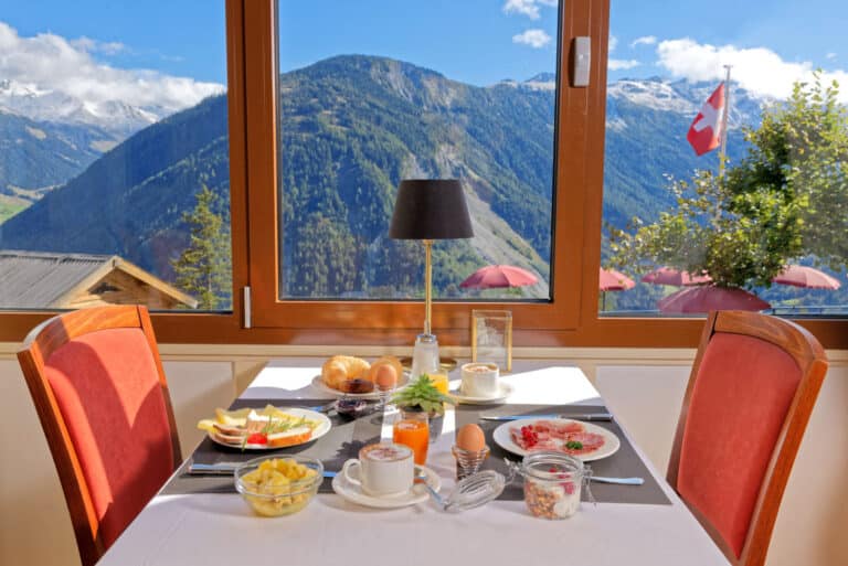 Petit déjeuner à l'Hotel Splendide au Lac de Champex en Suisse