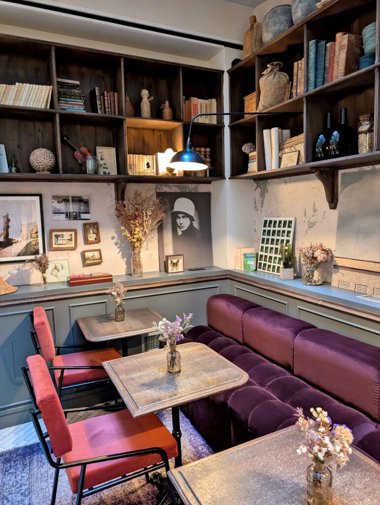 Salle de petit déjeuner à La Planque à Paris