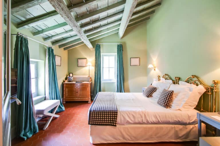 Chambre Charme au Mas de Peint près d'Arles
