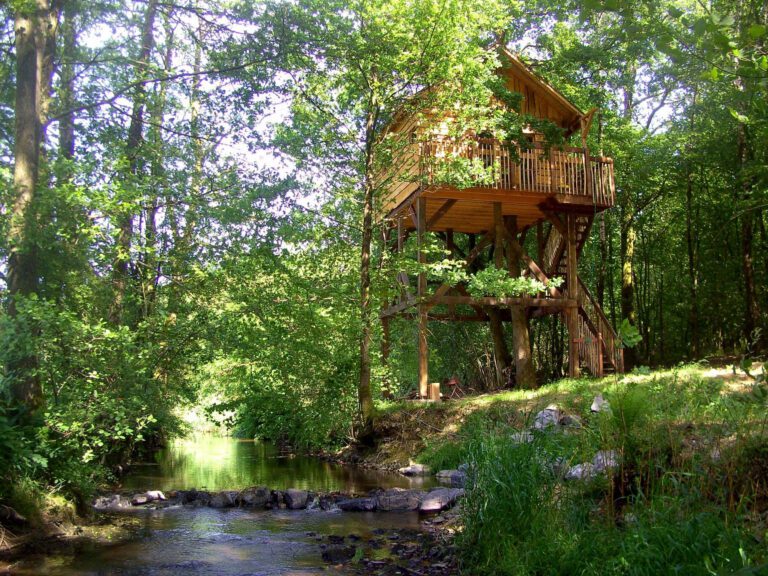 Cabane dans les arbres à Rêve d'Eau près de Charleroi