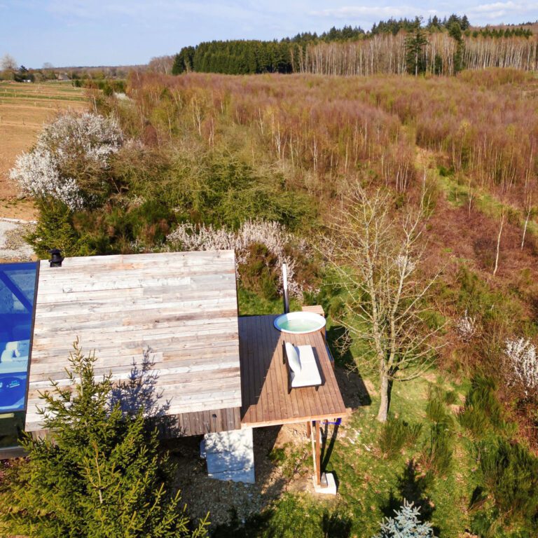 Cabine de Magerotte vue du ciel à Stay ICI dans les Ardennes Belges