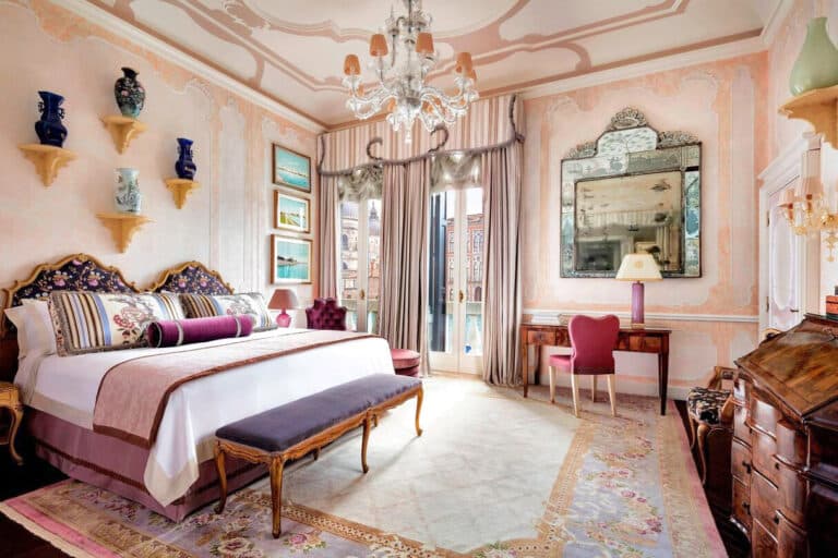 Chambre rose au Gritti Palace à Venise