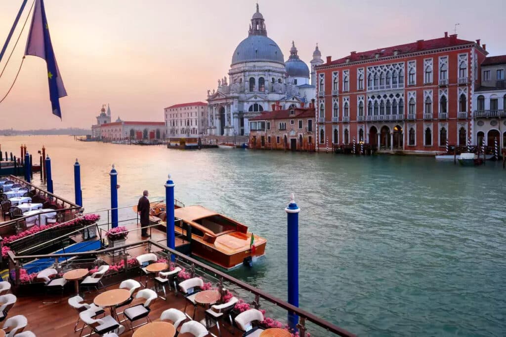 Restaurant avec vue sur la lagune au Gritti Palace à Venise