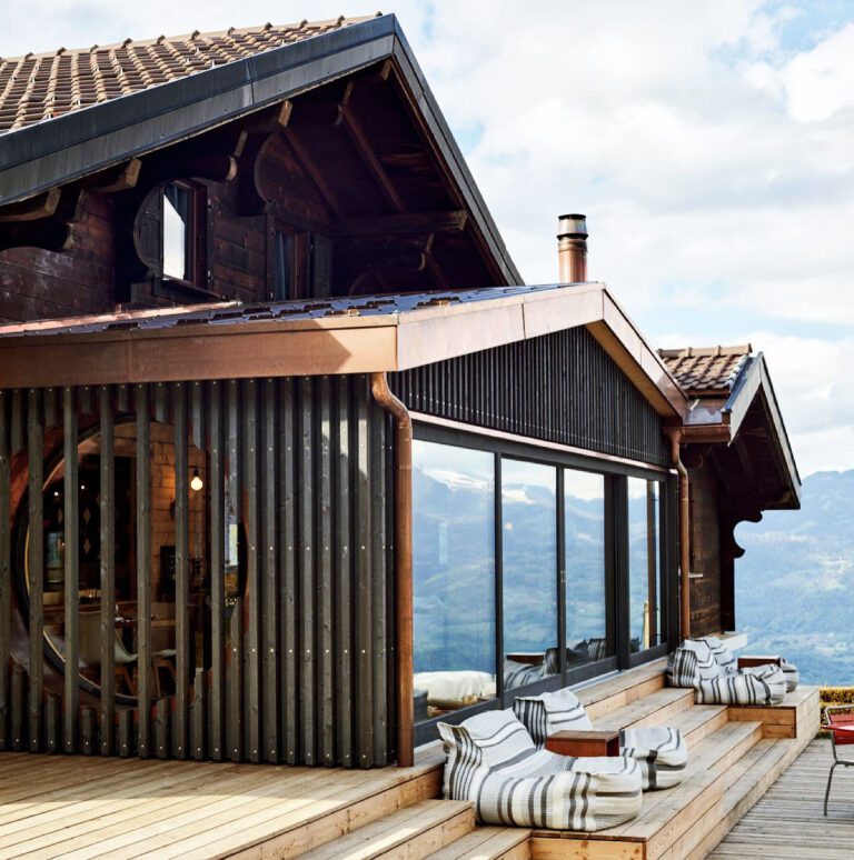 Chalet principal sous la neige à Monthey en Suisse