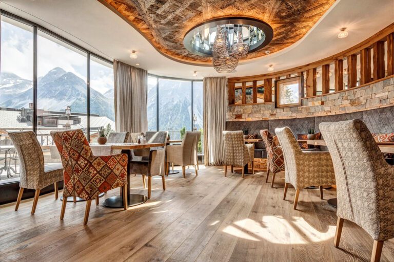 Salle à manger à BelArosa à Arosa en Suisse