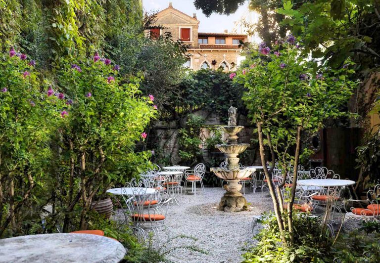 Cours intérieure de l'hôtel Flora à Venise