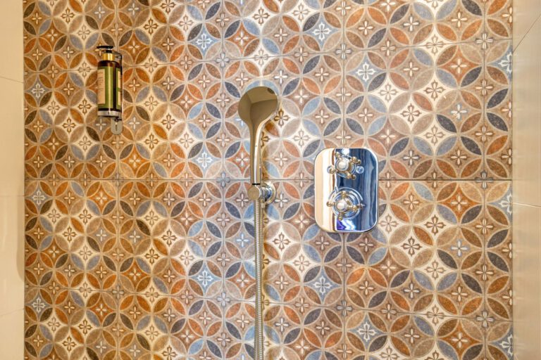 Douche à l'Hôtel Muguet à Paris