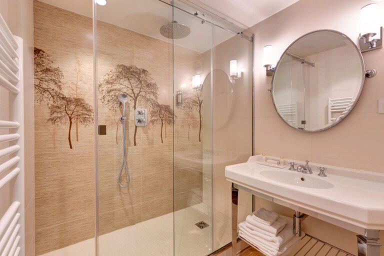 Salle de bain à l'Hôtel Muguet à Paris