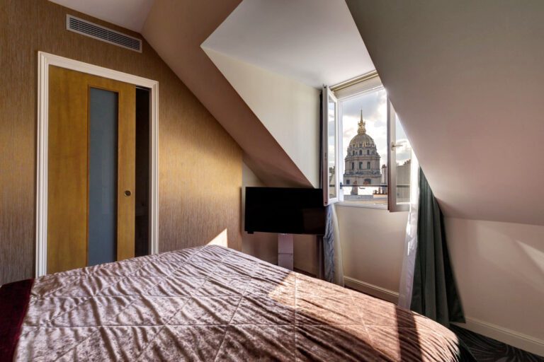 Vue depuis la chambre à l'Hôtel Muguet à Paris