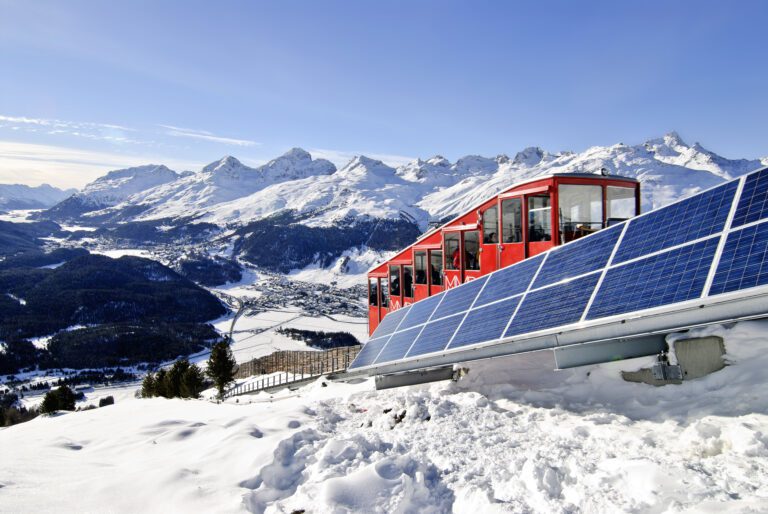 Téléphérique à Hotel Muottas Muralg à Samedan en Suisse