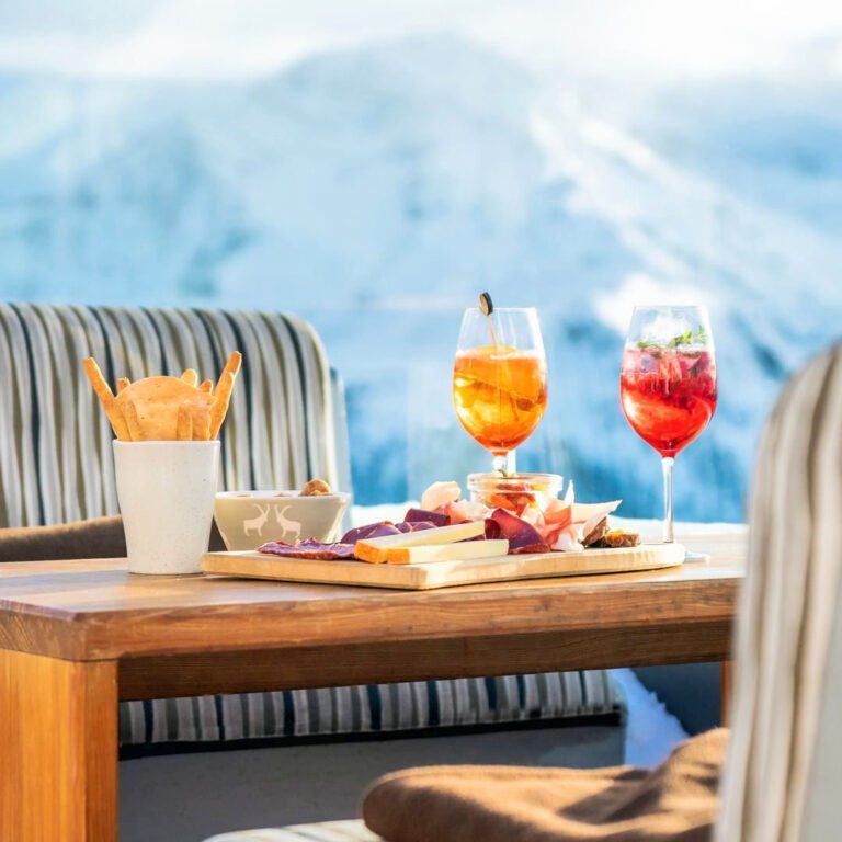 Déjeuner à Hotel Muottas Muralg à Samedan en Suisse