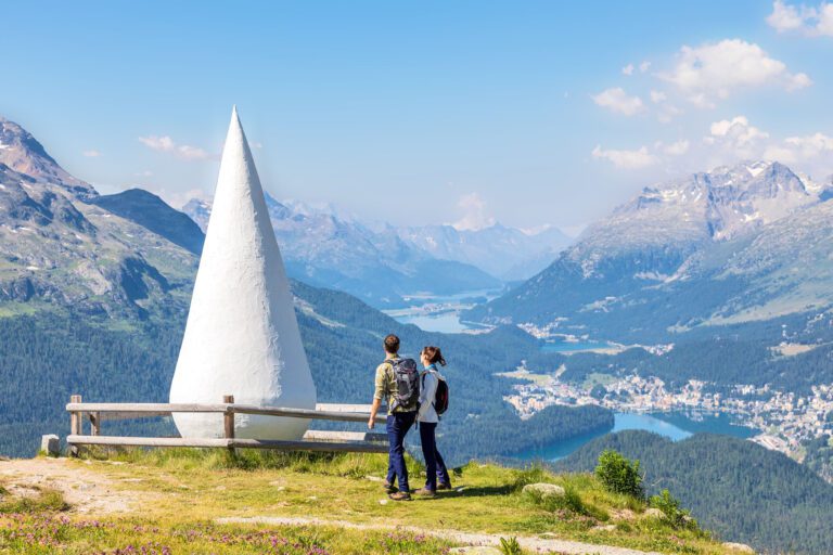 Balade près de l'Hotel Muottas Muralg à Samedan en Suisse