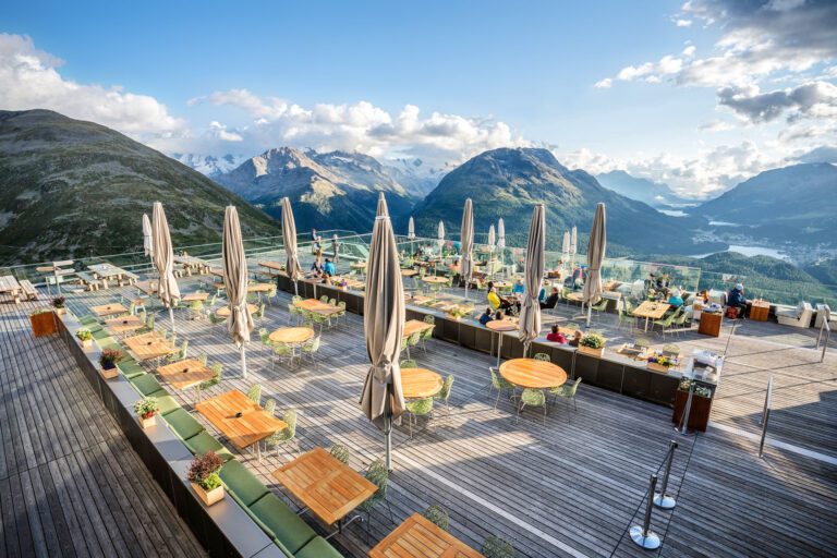 Terrasse à l'Hotel Muottas Muralg à Samedan en Suisse