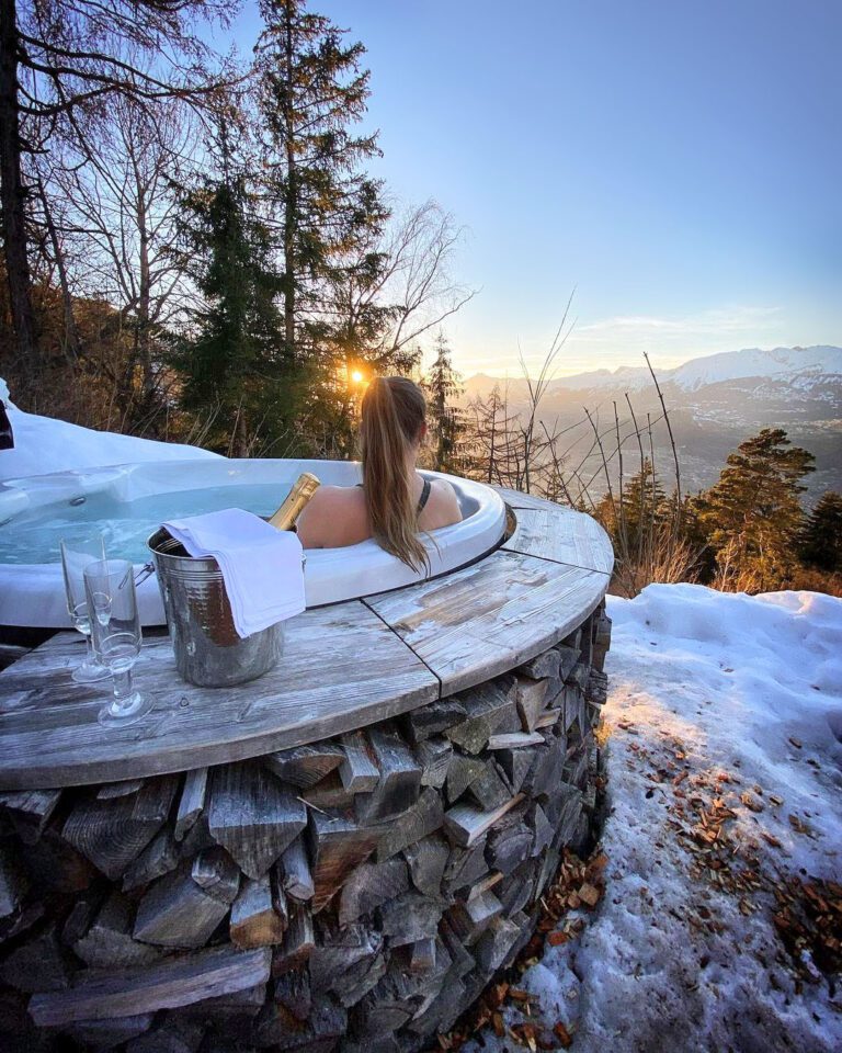 Champagne et jacuzzi aux Mazots de la Source près de Lausanne en Suisse