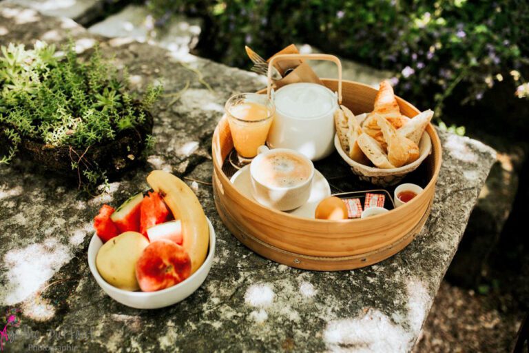 Petit déjeuner au Moulin de Camoula en Provence