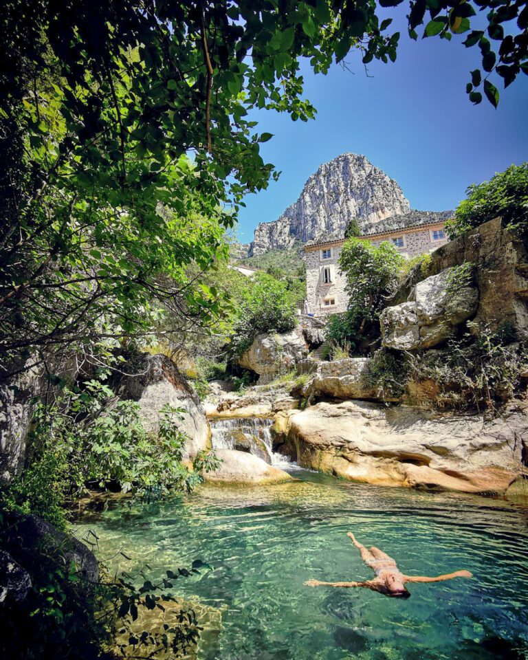 Baignade au Moulin de Camoula en Provence